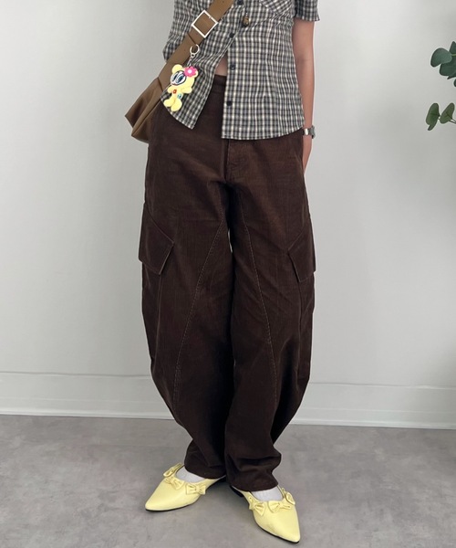 ZOZOMARKET(ゾゾマーケット)の「ZOZOMARKET by tomoka - コーデュロイバレルレッグツイストカーゴ(カーゴパンツ・レディース・ダークブラウン・マルチサイズ)」の9枚目の写真