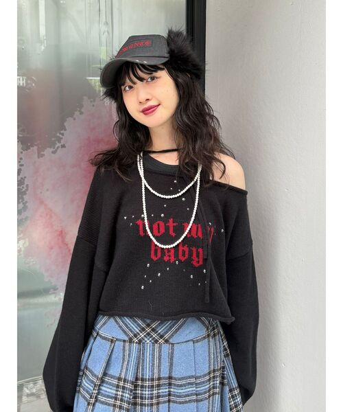 jouetie(ジュエティ)の「ワンショルスタッズショートニット(ニット/セーター・レディース・アイボリー/ブラック/ピンク・MEDIUM)」の9枚目の写真