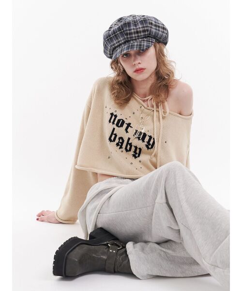 jouetie(ジュエティ)の「ワンショルスタッズショートニット(ニット/セーター・レディース・アイボリー/ブラック/ピンク・MEDIUM)」の4枚目の写真