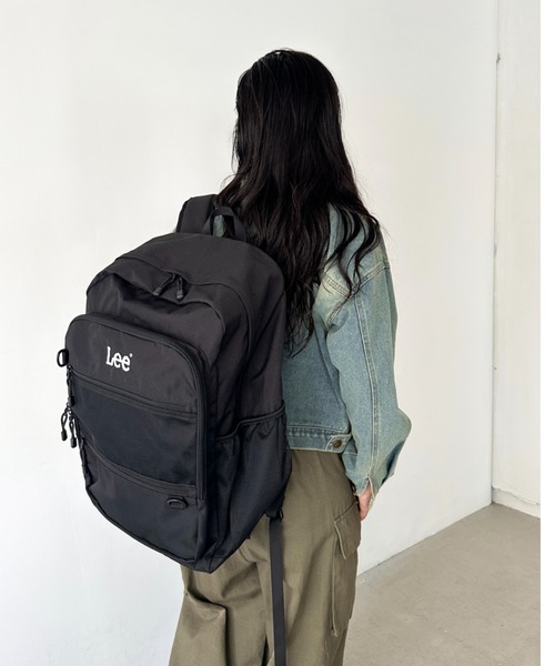 Lee(リー)の「Lee/リー 撥水 フロントポケットリュック/デイパック/ロゴ刺繍/大容量 約34リットル(バックパック/リュック・レディース・ブラック・FREE)」の4枚目の写真