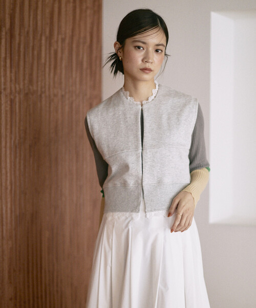 Firsthand（ファーストハンド）の「Firsthand/ファーストハンド オーガニックコットン レース スウェットベスト / 裏毛スウェット（ベスト・レディース・ブラック/グレー/ブラウン・ONE SIZE）」の5枚目の写真