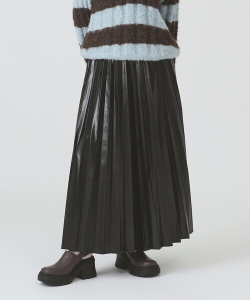 Ray BEAMS（レイビームス）の「メタリックプリーツスカート（スカート・レディース・ブラック/シルバー・1/0）」の2枚目の写真