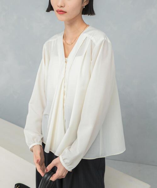 URBAN RESEARCH ROSSO WOMEN（アーバンリサーチ　ロッソ）の「ウォッシャブルVネックフレアブラウス（シャツ/ブラウス・レディース・チャコールグレー/オフホワイト・FREE）」の18枚目の写真