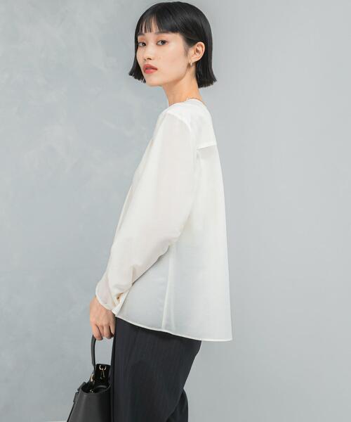 URBAN RESEARCH ROSSO WOMEN（アーバンリサーチ　ロッソ）の「ウォッシャブルVネックフレアブラウス（シャツ/ブラウス・レディース・チャコールグレー/オフホワイト・FREE）」の19枚目の写真