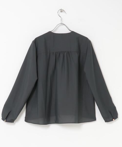 URBAN RESEARCH ROSSO WOMEN（アーバンリサーチ　ロッソ）の「ウォッシャブルVネックフレアブラウス（シャツ/ブラウス・レディース・チャコールグレー/オフホワイト・FREE）」の14枚目の写真