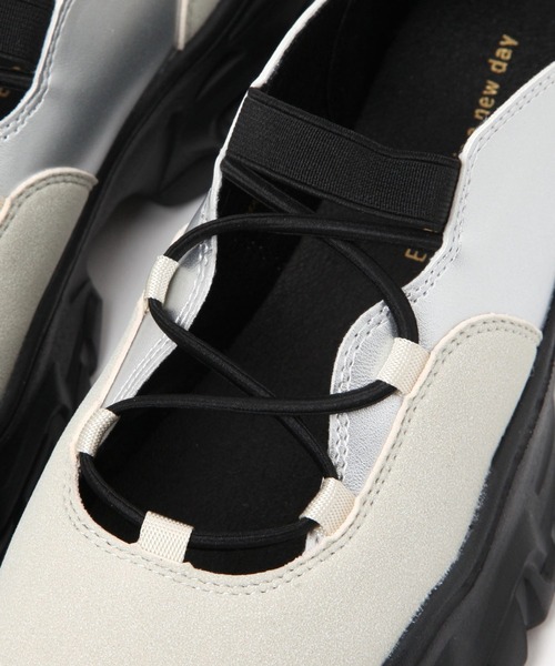 studio CLIP(スタディオクリップ)の「【軽らく】クロスコードスニーカー(スニーカー・レディース・オフホワイト/ブラック・LARGE/MEDIUM)」の12枚目の写真