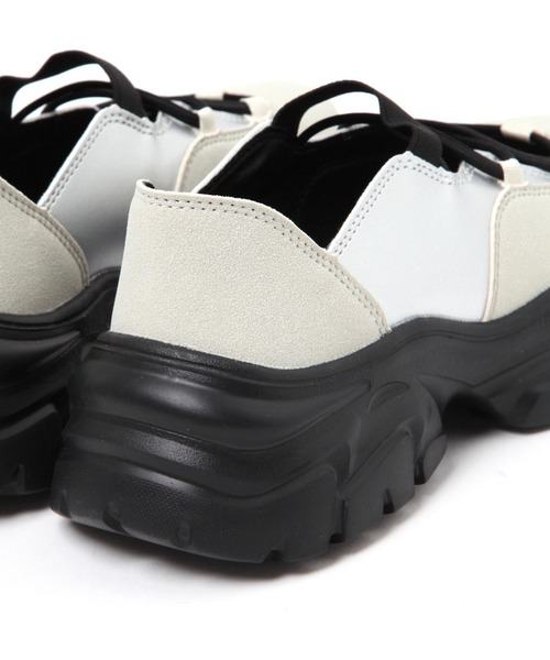 studio CLIP(スタディオクリップ)の「【軽らく】クロスコードスニーカー(スニーカー・レディース・オフホワイト/ブラック・LARGE/MEDIUM)」の13枚目の写真