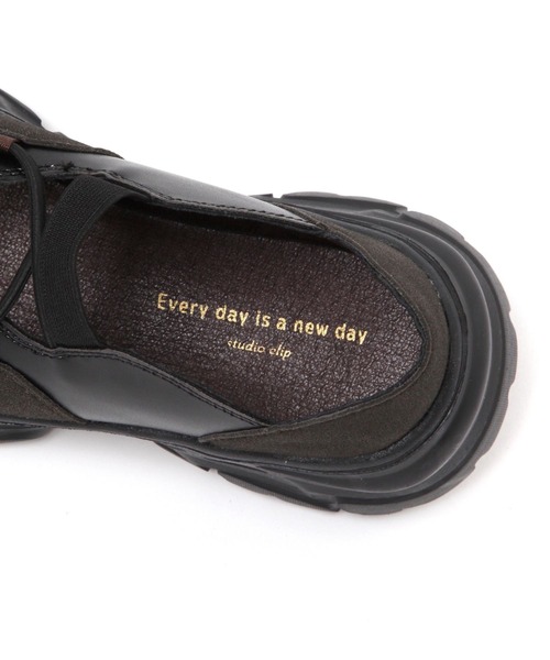 studio CLIP(スタディオクリップ)の「【軽らく】クロスコードスニーカー(スニーカー・レディース・オフホワイト/ブラック・LARGE/MEDIUM)」の14枚目の写真