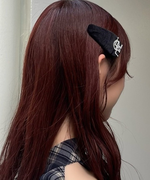 one after another NICE CLAUP（ワンアフターアナザーナイスクラップ）の「【Latini】ロゴストーン　ベロアパッチンピン（ヘアピン・レディース・ブラック・FREE）」の5枚目の写真