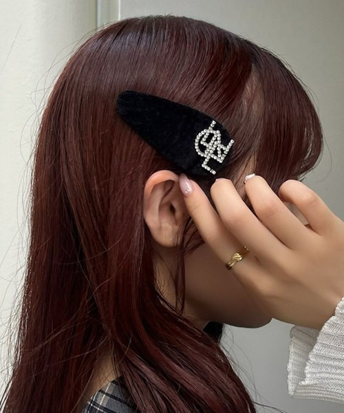 one after another NICE CLAUP（ワンアフターアナザーナイスクラップ）の「【Latini】ロゴストーン　ベロアパッチンピン（ヘアピン・レディース・ブラック・FREE）」の4枚目の写真