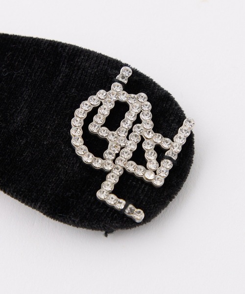 one after another NICE CLAUP（ワンアフターアナザーナイスクラップ）の「【Latini】ロゴストーン　ベロアパッチンピン（ヘアピン・レディース・ブラック・FREE）」の3枚目の写真