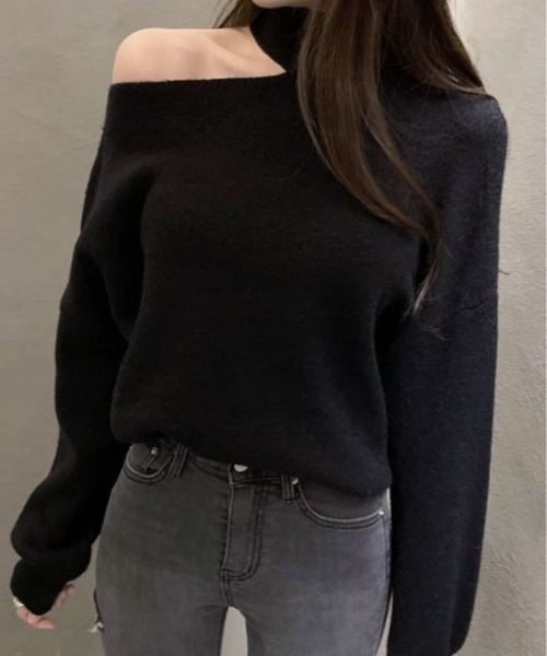 kirakiraShop(キラキラショップ)の「さりげない肌見せで、大人の抜け感を。ワンオフショルダー カットアウト ニット(ニット/セーター・レディース・ブラック/ホワイト/グレー・FREE)」の3枚目の写真