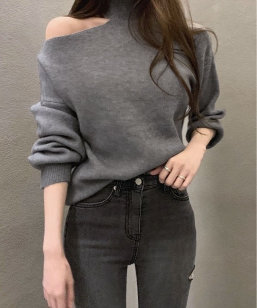 kirakiraShop(キラキラショップ)の「さりげない肌見せで、大人の抜け感を。ワンオフショルダー カットアウト ニット(ニット/セーター・レディース・ブラック/ホワイト/グレー・FREE)」の6枚目の写真