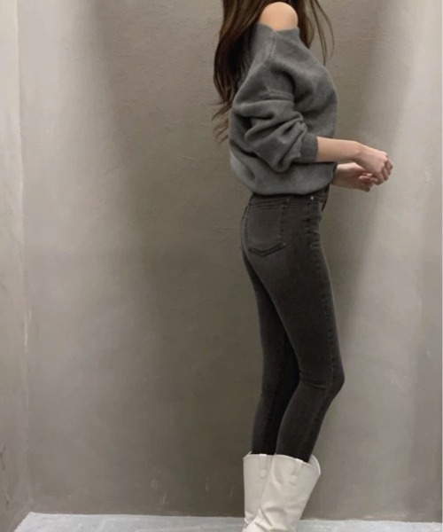 kirakiraShop(キラキラショップ)の「さりげない肌見せで、大人の抜け感を。ワンオフショルダー カットアウト ニット(ニット/セーター・レディース・ブラック/ホワイト/グレー・FREE)」の9枚目の写真