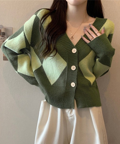 DAY CLOSET（デイ クローゼット）の「【ドラマ衣装提供/小顔見せVネック】長袖ショート丈ダイヤ柄ニットカーディガン レディース（カーディガン/ボレロ・レディース・グレー/ブラウン/グリーン・FREE）」の13枚目の写真