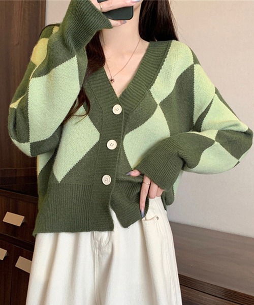 DAY CLOSET（デイ クローゼット）の「【ドラマ衣装提供/小顔見せVネック】長袖ショート丈ダイヤ柄ニットカーディガン レディース（カーディガン/ボレロ・レディース・グレー/ブラウン/グリーン・FREE）」の9枚目の写真