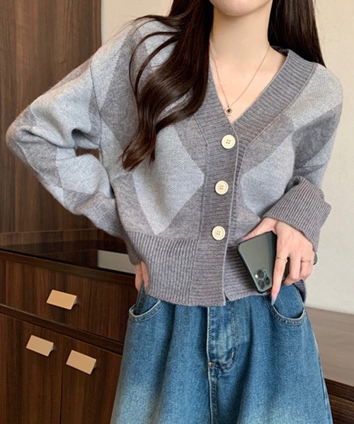 DAY CLOSET（デイ クローゼット）の「【ドラマ衣装提供/小顔見せVネック】長袖ショート丈ダイヤ柄ニットカーディガン レディース（カーディガン/ボレロ・レディース・グレー/ブラウン/グリーン・FREE）」の4枚目の写真