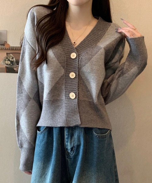 DAY CLOSET（デイ クローゼット）の「【ドラマ衣装提供/小顔見せVネック】長袖ショート丈ダイヤ柄ニットカーディガン レディース（カーディガン/ボレロ・レディース・グレー/ブラウン/グリーン・FREE）」の17枚目の写真