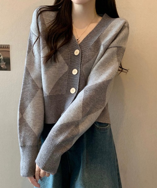 DAY CLOSET（デイ クローゼット）の「【ドラマ衣装提供/小顔見せVネック】長袖ショート丈ダイヤ柄ニットカーディガン レディース（カーディガン/ボレロ・レディース・グレー/ブラウン/グリーン・FREE）」の18枚目の写真