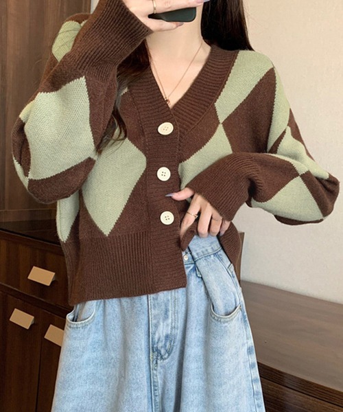DAY CLOSET（デイ クローゼット）の「【ドラマ衣装提供/小顔見せVネック】長袖ショート丈ダイヤ柄ニットカーディガン レディース（カーディガン/ボレロ・レディース・グレー/ブラウン/グリーン・FREE）」の15枚目の写真
