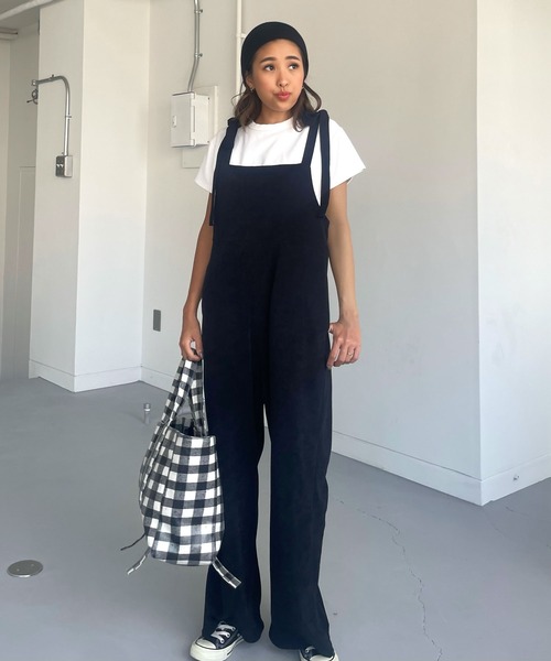 CHERI since1985(シェリ)の「肩紐リボンベロアサロペットパンツ(サロペット/オーバーオール・レディース・ブラック/ベージュ・FREE)」の4枚目の写真