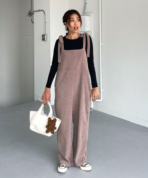 CHERI since1985(シェリ)の「肩紐リボンベロアサロペットパンツ(サロペット/オーバーオール・レディース・ブラック/ベージュ・FREE)」の6枚目の写真