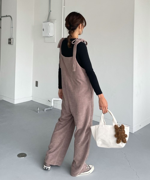 CHERI since1985(シェリ)の「肩紐リボンベロアサロペットパンツ(サロペット/オーバーオール・レディース・ブラック/ベージュ・FREE)」の7枚目の写真