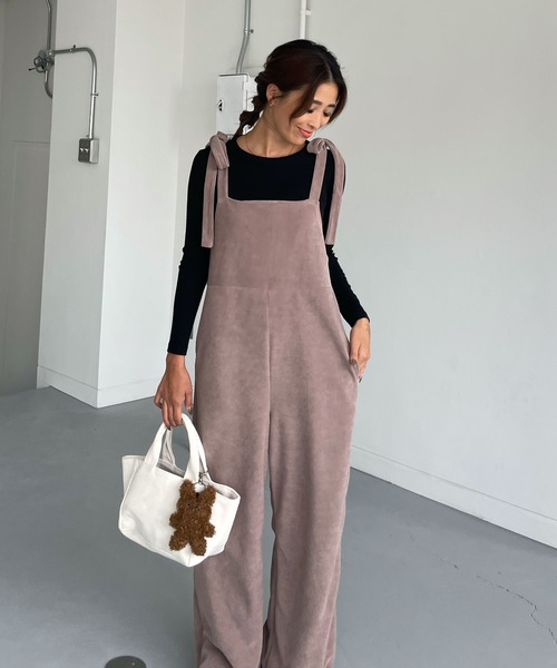 CHERI since1985(シェリ)の「肩紐リボンベロアサロペットパンツ(サロペット/オーバーオール・レディース・ブラック/ベージュ・FREE)」の8枚目の写真