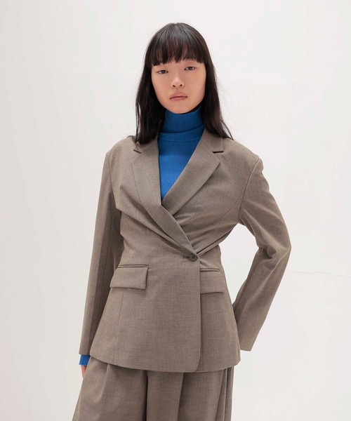 DRESSLAVE(ドレスレイブ)の「playful asymmetric blazer(変形アシンメトリージャケット)(テーラードジャケット・レディース・ライトブラウン/ブラック・38)」の3枚目の写真