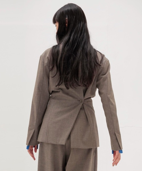 DRESSLAVE(ドレスレイブ)の「playful asymmetric blazer(変形アシンメトリージャケット)(テーラードジャケット・レディース・ライトブラウン/ブラック・38)」の5枚目の写真