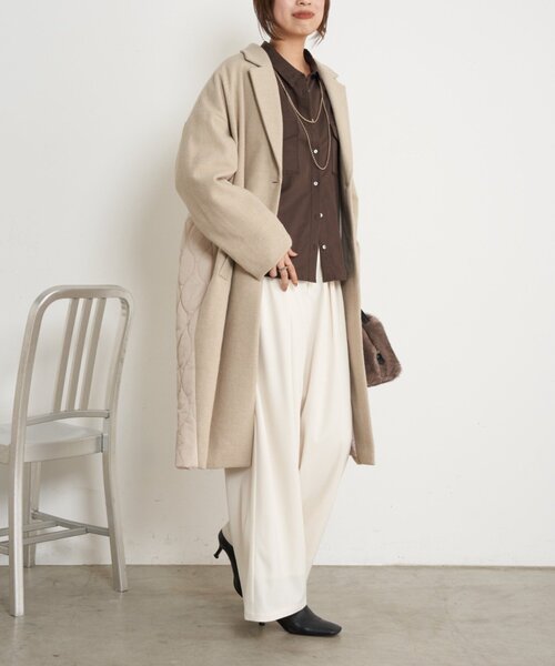 Jena espace merveilleux(ジェナ エスパスメルヴェイユ)の「【体系カバー/スタイルアップ】キルティング切替ロングコート(その他アウター・レディース・ベージュ/ネイビー・FREE)」の4枚目の写真