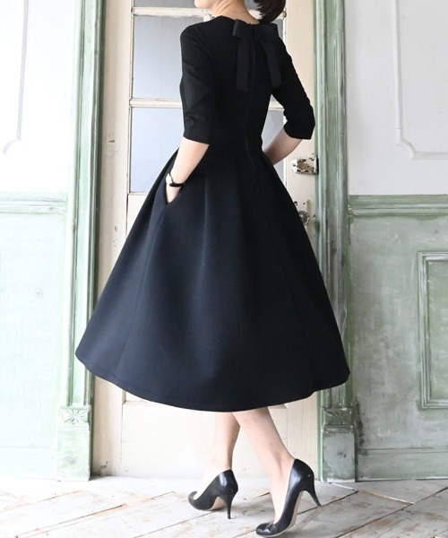 Neige(ネージュ)の「バックリボンワンピース(ワンピース・レディース・グレー/ブラック/ピンク・ONESIZE/ONE SIZE)」の2枚目の写真