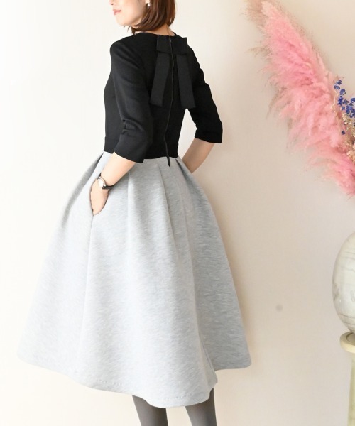 Neige(ネージュ)の「バックリボンワンピース(ワンピース・レディース・グレー/ブラック/ピンク・ONESIZE/ONE SIZE)」の5枚目の写真
