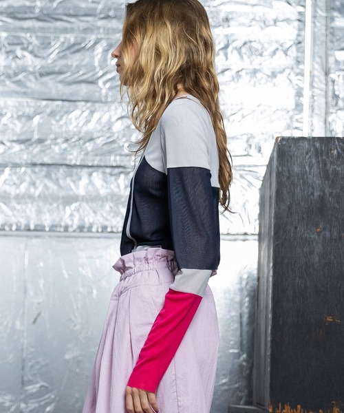 AULA AILA（アウラアイラ）の「カラーブロックチュールインナー（Tシャツ/カットソー・レディース・ブラック/イエロー/ライトグレー・0）」の4枚目の写真