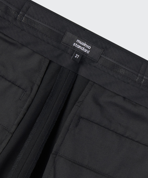 MUSINSA STANDARD WOMAN（ムシンサスタンダードウーマン）の「ウィメンズ ローウエスト バミューダ ヒドゥンバンディング ワイド ハーフスラックス [ブラック]（スラックス・レディース・その他・34/32/30/31/24/25/26/27/28/29）」の4枚目の写真