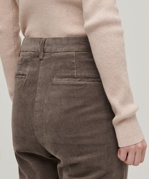 MUSINSA STANDARD WOMAN（ムシンサスタンダードウーマン）の「ウィメンズブーツカットコーデュロイパンツ[カーキブラウン]（その他パンツ・レディース・その他・30/24/25/26/27/28/29）」の5枚目の写真