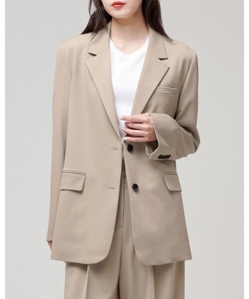 MUSINSA STANDARD WOMAN(ムシンサスタンダードウーマン)の「レディース特大ブレザー【ベージュ】(テーラードジャケット・レディース・その他・SMALL/MEDIUM/LARGE/X-SMALL)」の1枚目の写真