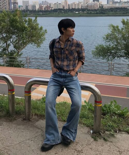 WESLEYHYUSTON（ウェズリーユーストン）の「Sleek zipper detail boots cut denim pants mid blue（デニムパンツ・メンズ・その他・SMALL/MEDIUM/LARGE）」の12枚目の写真