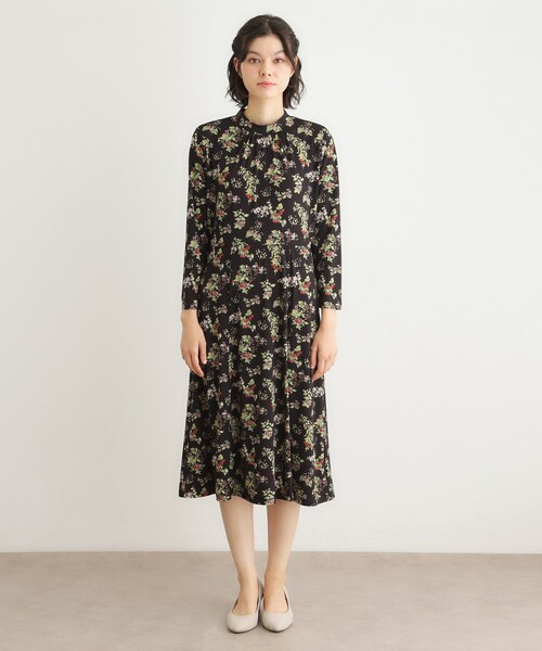 LAURA ASHLEY(ローラアシュレイ)の「【洗える/ジャージ素材/同柄アイテムあり】ベリーズ スペースド柄ワンピース(ワンピース・レディース・ブラック系・38/40)」の4枚目の写真