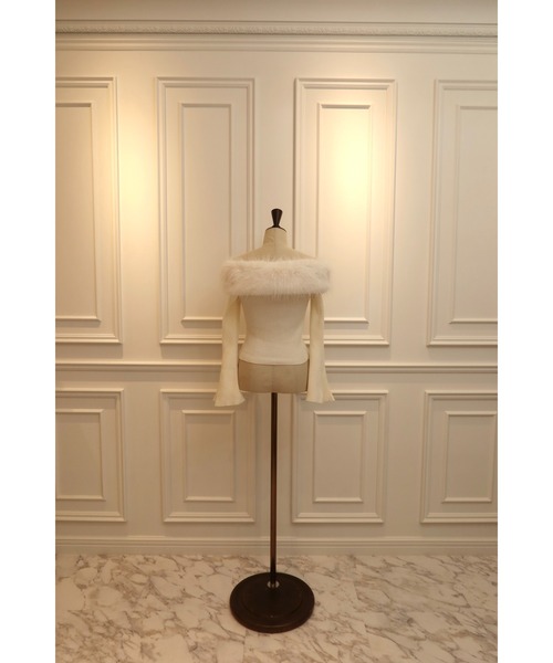 MISTREASS(ミストレアス)の「Fur Off Shoulder Knit Top(ニット/セーター・レディース・オフホワイト/ブラック・FREE)」の9枚目の写真