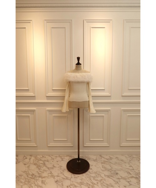 MISTREASS(ミストレアス)の「Fur Off Shoulder Knit Top(ニット/セーター・レディース・オフホワイト/ブラック・FREE)」の11枚目の写真