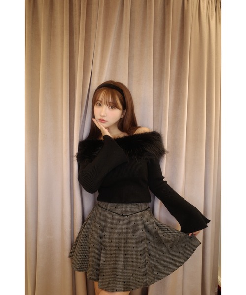 MISTREASS(ミストレアス)の「Fur Off Shoulder Knit Top(ニット/セーター・レディース・オフホワイト/ブラック・FREE)」の8枚目の写真