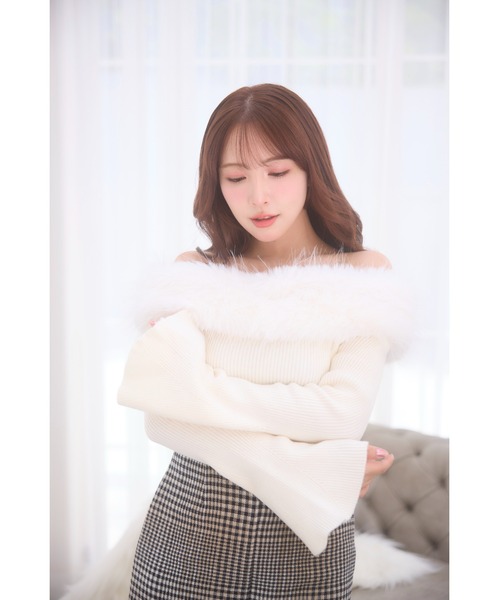 MISTREASS(ミストレアス)の「Fur Off Shoulder Knit Top(ニット/セーター・レディース・オフホワイト/ブラック・FREE)」の3枚目の写真