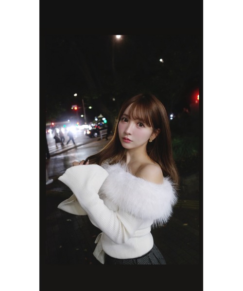 MISTREASS(ミストレアス)の「Fur Off Shoulder Knit Top(ニット/セーター・レディース・オフホワイト/ブラック・FREE)」の6枚目の写真