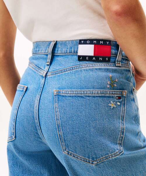 ハイライズスリムストレートエンブロイダリージーンズ（デニムパンツ