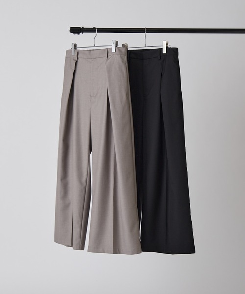 Lui's(ルイス)の「【Neucon】CROSS TUCK CENTER PRESS WIDE SLACKS / クロスタックセンタープレスワイドスラックス / セットアップ対応(スラックス・メンズ・グレー/ブラック・1/2)」の13枚目の写真