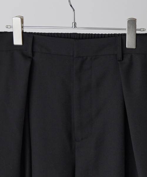 Lui's(ルイス)の「【Neucon】CROSS TUCK CENTER PRESS WIDE SLACKS / クロスタックセンタープレスワイドスラックス / セットアップ対応(スラックス・メンズ・グレー/ブラック・1/2)」の15枚目の写真