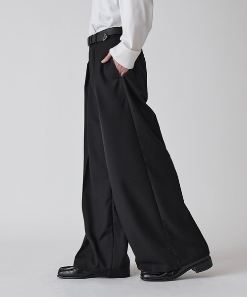 Lui's（ルイス）の「【Neucon】CROSS TUCK CENTER PRESS WIDE SLACKS  / クロスタックセンタープレスワイドスラックス / セットアップ対応（スラックス・メンズ・グレー/ブラック・1/2）」の12枚目の写真