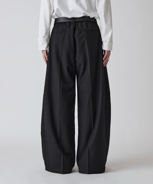 Lui's（ルイス）の「【Neucon】CROSS TUCK CENTER PRESS WIDE SLACKS  / クロスタックセンタープレスワイドスラックス / セットアップ対応（スラックス・メンズ・グレー/ブラック・1/2）」の13枚目の写真