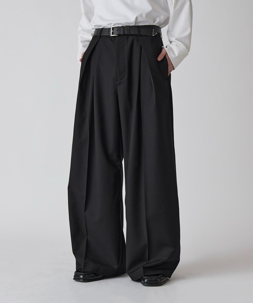 Lui's（ルイス）の「【Neucon】CROSS TUCK CENTER PRESS WIDE SLACKS  / クロスタックセンタープレスワイドスラックス / セットアップ対応（スラックス・メンズ・グレー/ブラック・1/2）」の9枚目の写真